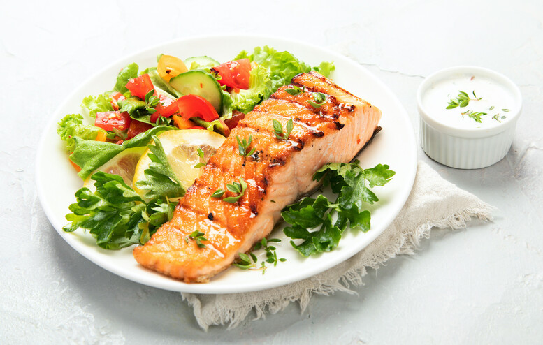 Sauté – co to znaczy? Co to jest za metoda przyrządzania?