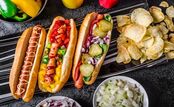 Domowe bułki do hot-dogów - jak upiec je, by były miękkie, a zarazem chrupiące?