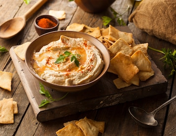Hummus – z czym jeść? Do czego pasuje?