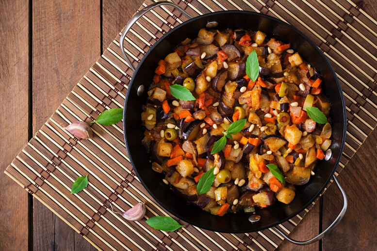 Caponata – co to jest? Z czym podawać to danie?