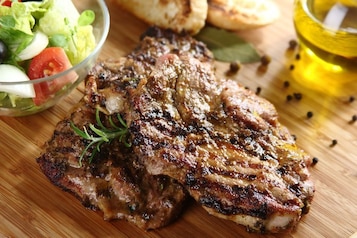 Greckie steki z karkówki na grilla
