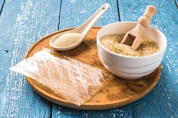 Czym zastąpić żelatynę w domu? Co dodać zamiast niej do ciasta?