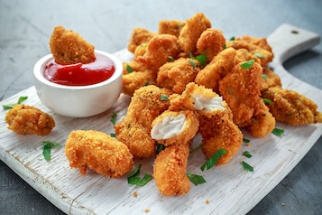 Jak zrobić nuggetsy w piekarniku, a jak na patelni?