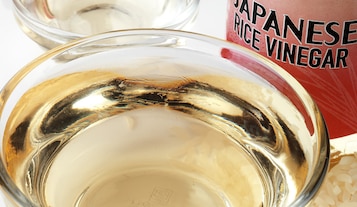 Ocet ryżowy - jak wykorzystać go w kuchni