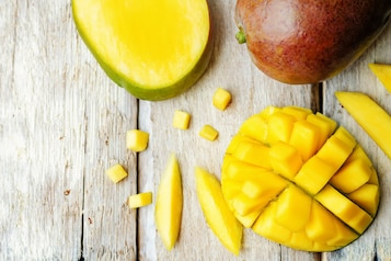 Jak wybrać, obrać i przyrządzić mango?