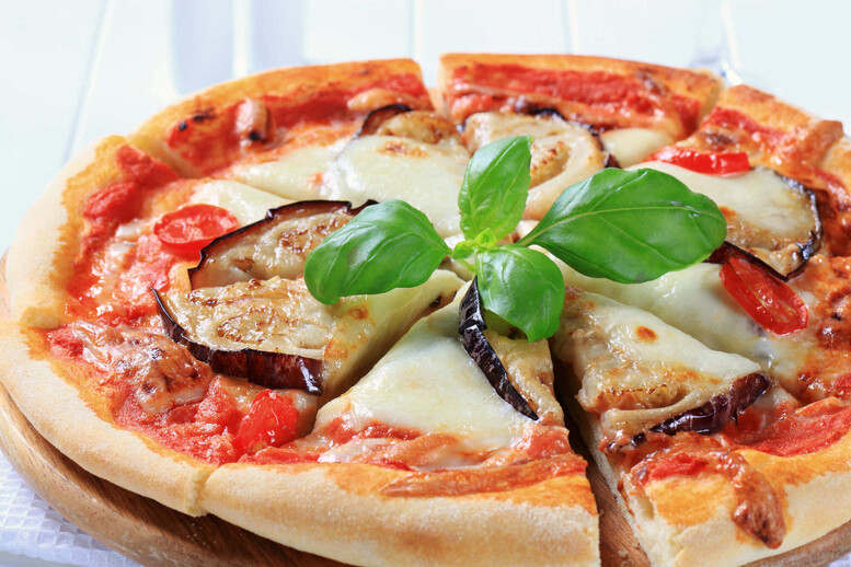 Pizza z bakłażanem i serem – przepis