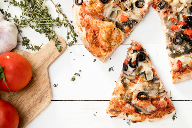 Pizza z serka wiejskiego – z piekarnika lub na patelni