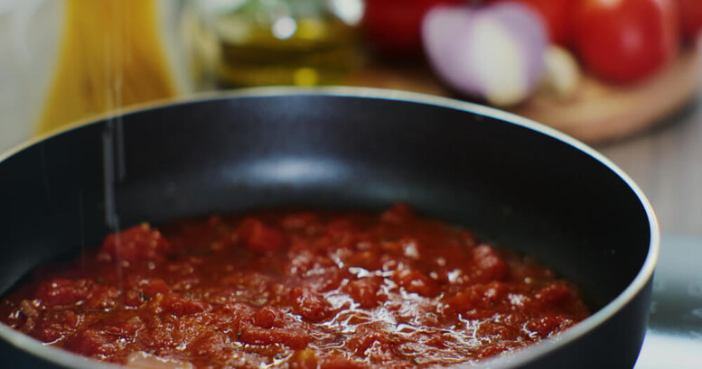 Jak uratować przypalony sos? Co zrobić?