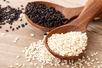 Sezam – jak jeść i który wybrać? Czarny czy biały?