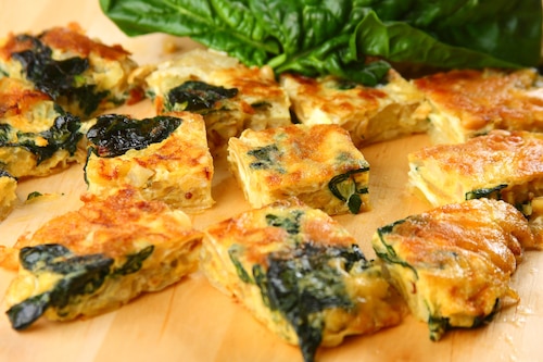 Przepis na Tortilla ze szpinakiem i orzeszkami piniowymi Tortilla ze szpinakiem i orzeszkami piniowymi