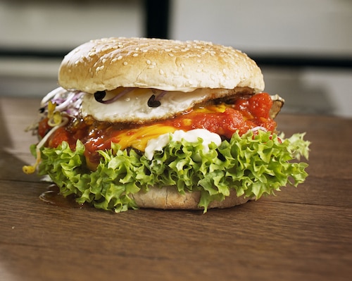 Przepis na Burger z jajkiem sadzonym Burger z jajkiem sadzonym