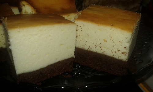 Przepis na Sernik wiedeński z bitą śmietaną na kakaowym spodzie Sernik wiedeński z bitą śmietaną na kakaowym spodzie