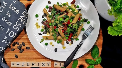 Smaczna sałatka z bazylią