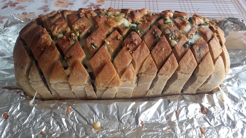 Chlebek z czosnkiem i serem