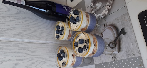 Przepis na Deser z mascarpone i borówkami Deser z mascarpone i borówkami