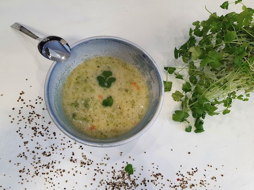 Przepis na Zupa brokułowa z kaszą kuskus Zupa brokułowa z kaszą kuskus