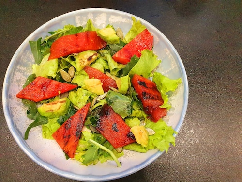 Przepis na Sałatka z grillowanym arbuzem i awokado Sałatka z grillowanym arbuzem i awokado