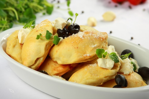 Pieczone pierogi z nadzieniem serowym