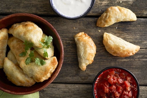 Empanadas z pieczonych udek kurczaka 