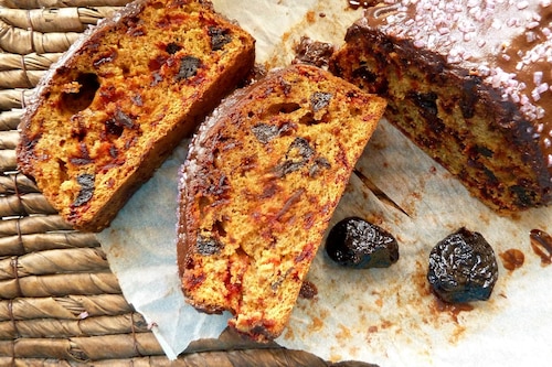 Ciasto z burakami i suszonymi śliwkami