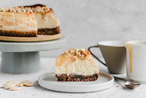 Przepis na Sernik z karmelem i migdałami Sernik z karmelem i migdałami