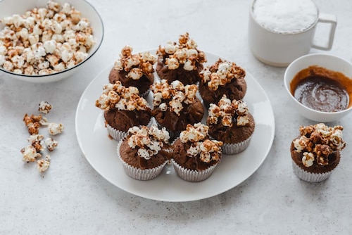 Przepis na Babeczki czekoladowe z popcornem Babeczki czekoladowe z popcornem