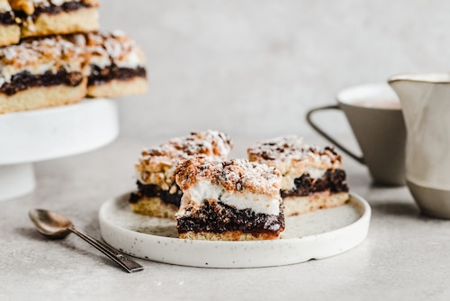 Przepis na Kruche ciasto z powidłami śliwkowymi i pianką Kruche ciasto z powidłami śliwkowymi i pianką