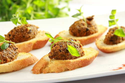Przepis na Crostini z marchewką i czarnymi oliwkami Crostini z marchewką i czarnymi oliwkami