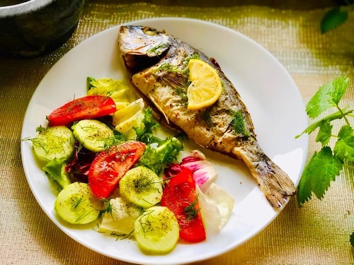 Przepis na Dorada pieczona z czosnkiem Dorada pieczona z czosnkiem
