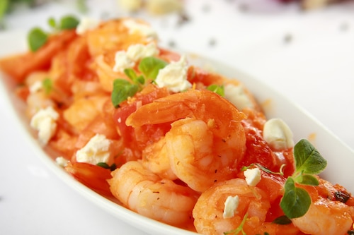 Krewetki z sosem pomidorowym i fetą