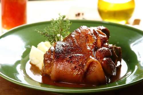 Przepis na Aromatyczna golonka w ciemnym piwie Aromatyczna golonka w ciemnym piwie