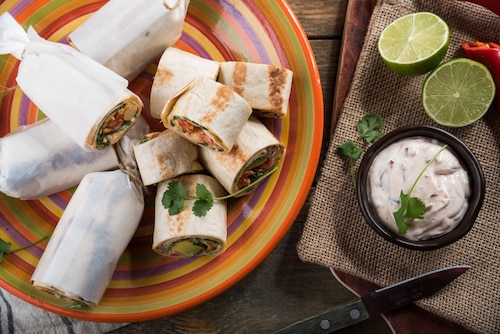 Aromatyczne wrapy z hummusem i awokado - VIDEO