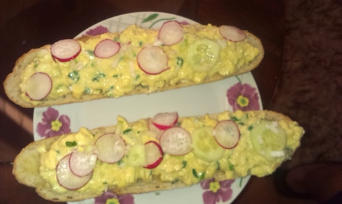 Bajeczna jajecznica w bagietce