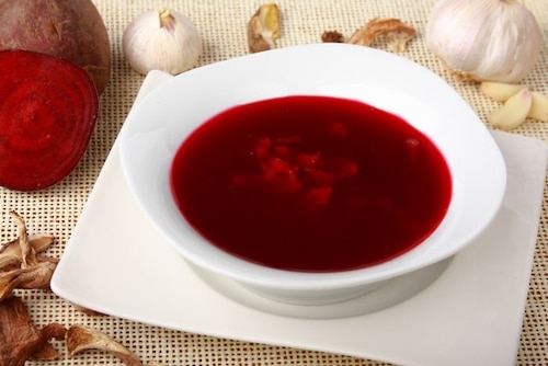 Barszcz czerwony z grzybami