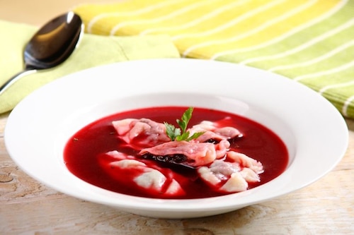 Przepis na Barszcz czerwony z pierożkami Barszcz czerwony z pierożkami