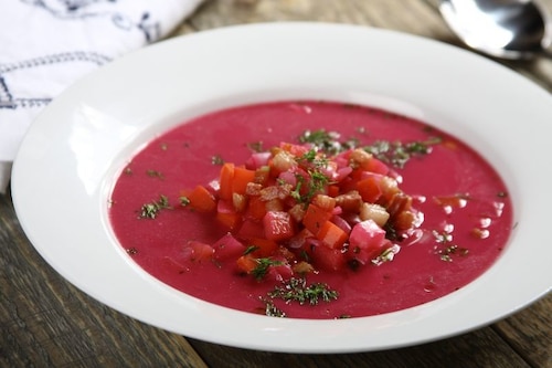 Przepis na Barszcz czerwony zabielany z ziemniakami i boczkiem Barszcz czerwony zabielany z ziemniakami i boczkiem