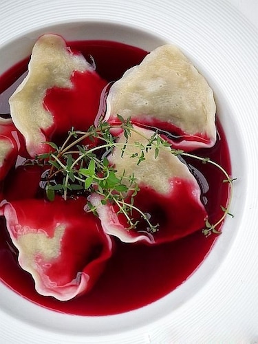 Przepis na Barszcz z pierożkami z soczewicą Barszcz z pierożkami z soczewicą