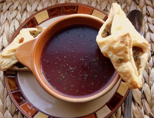 Barszczyk z kapuśniaczkami