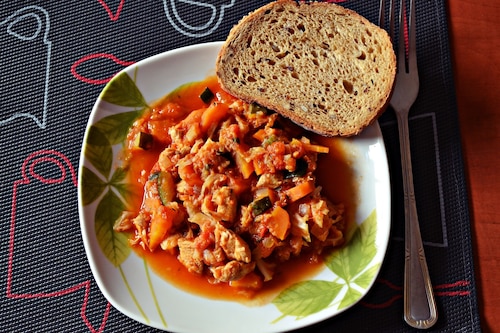 Przepis na Bigos z kapusty włoskiej z cukinią,pomidorkami i kurczakiem Bigos z kapusty włoskiej z cukinią,pomidorkami i kurczakiem