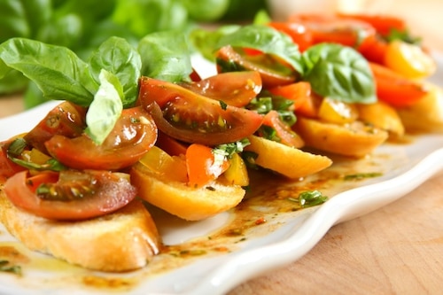 Przepis na Bruschetta z marynowanymi pomidorami Bruschetta z marynowanymi pomidorami