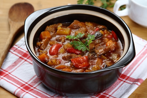 Przepis na Bułgarski gulasz Gjuwecz Bułgarski gulasz Gjuwecz