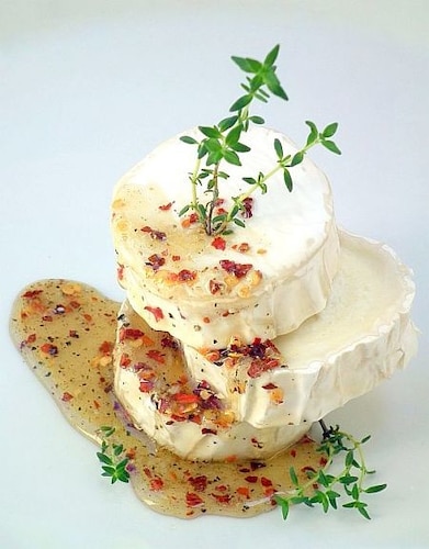 Przepis na Camembert w pikantnym sosie miodowym Camembert w pikantnym sosie miodowym