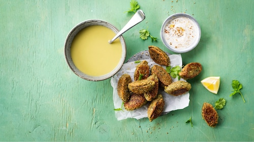 Przepis na Cebulowy a'la  falafel z sosem jogurtowym Cebulowy a'la  falafel z sosem jogurtowym