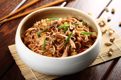 Przepis na Makaron z orzechami po chińsku Makaron z orzechami po chińsku