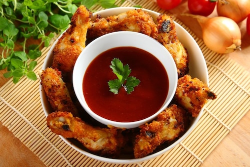 Przepis na Chrupiące skrzydełka z kurczaka z dipem BBQ  Chrupiące skrzydełka z kurczaka z dipem BBQ