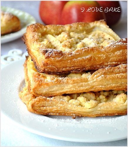 Przepis na Ciasta francuskie z jabłkami i kruszonką Ciasta francuskie z jabłkami i kruszonką