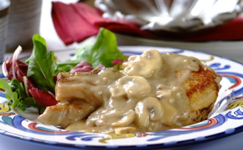 Przepis na Cielęce kotleciki z sosem pieczarkowym Cielęce kotleciki z sosem pieczarkowym