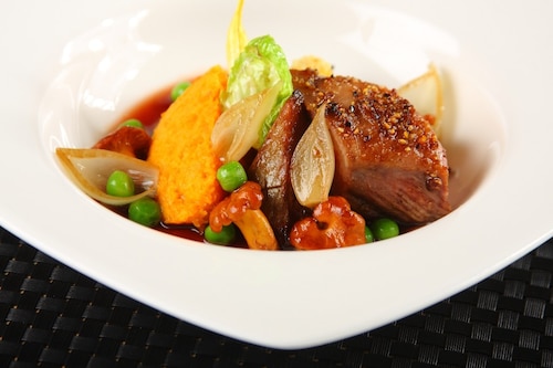 Comber  jagnięcy z sosem rabarbarowym