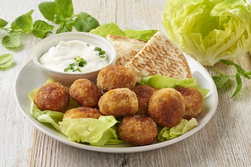Przepis na Chrupiący falafel z dipem ziołowo-jogurtowym Chrupiący falafel z dipem ziołowo-jogurtowym
