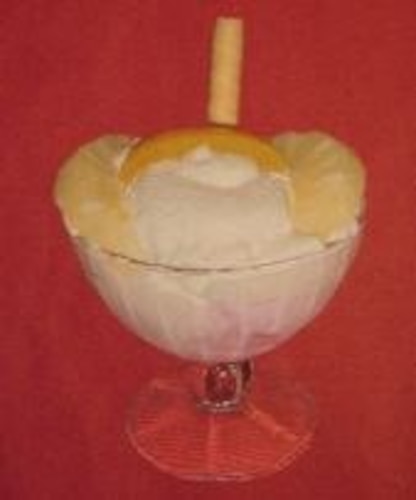 deser ananasowy z bitą śmietaną